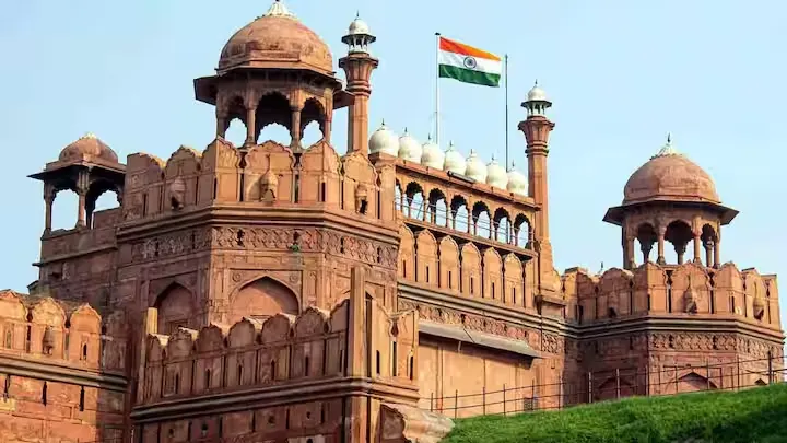 Red Fort Stained by Pollution: Delhi’s Air Crisis Deepens – Fashion collection