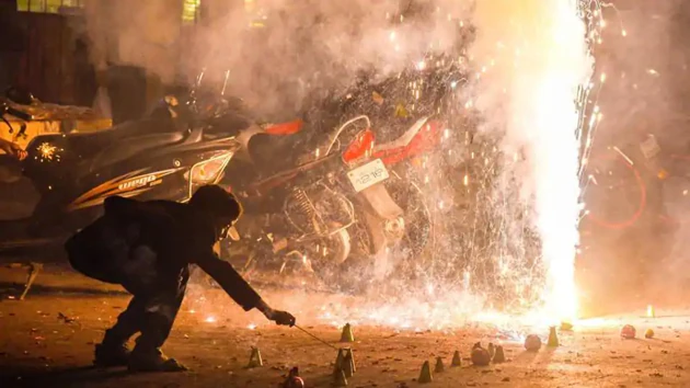 Diwali Defiance: NCR Celebrates Diwali Beyond Supreme Court’s 2-Hour Window – Fashion collection